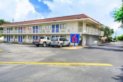 Motel 6-Huntsville TX - image 15