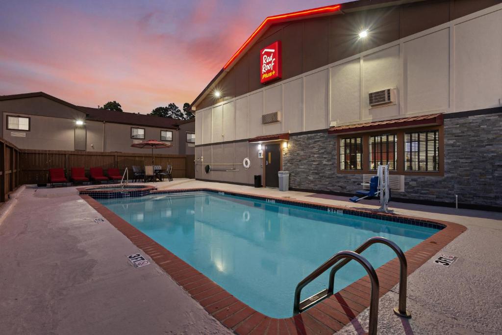 Red Roof Inn PLUS+ Huntsville - image 4