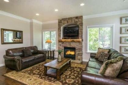 Lakeside Condo near Pineview Reservoir and Snowbasin ResortLS 14 - image 3