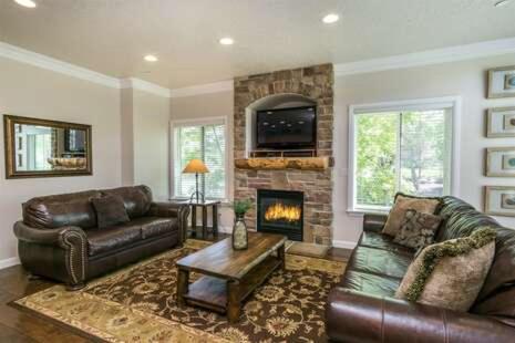 Lakeside Condo near Pineview Reservoir and Snowbasin ResortLS 14 - image 3