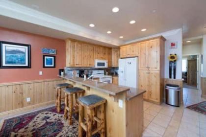 2 Bedroom Huntsville Utah Vacation Rental near Snowbasin LS 19 - image 3