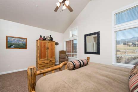 2 Bedroom Huntsville Utah Vacation Rental near Snowbasin LS 19 - image 5