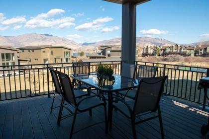 Gorgeous Decor with Private Hot Tub - image 5