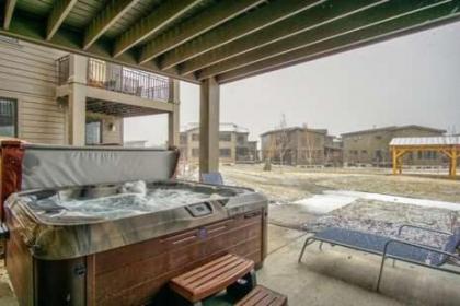 Private Hot Tub Pickle Ball Courts Clean Luxury Fire Place Ew 24A - image 2