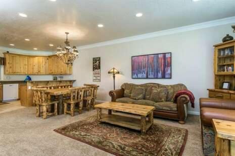 3 Bedroom Condo Just 10 Minutes from Snowbasin ResortLS 15 - image 7