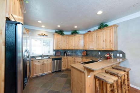 3 Bedroom Huntsville Utah Lodging Option - Sleeps 12 People LS 23 - image 7