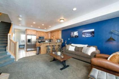 Remodeled Mountain Condo - Huntsville Vacation Rental LS 31 - image 3