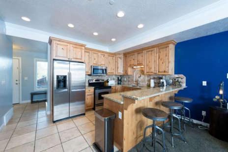 Remodeled Mountain Condo - Huntsville Vacation Rental LS 31 - image 5