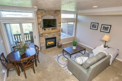 Beautiful Huntsville Vacation Rental 10 Mins from Snowbasin LS 40 - image 3