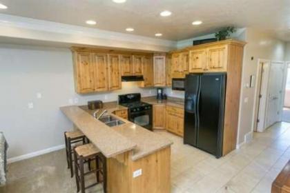 Beautiful Huntsville Vacation Rental 10 Mins from Snowbasin LS 40 - image 8