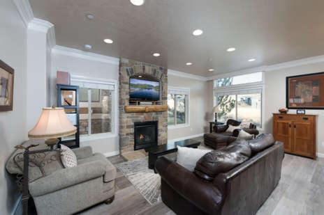 4 Bedroom Luxury Huntsville Utah Vacation Rental - 10 Mins From Snowbasin LS 43 - main image