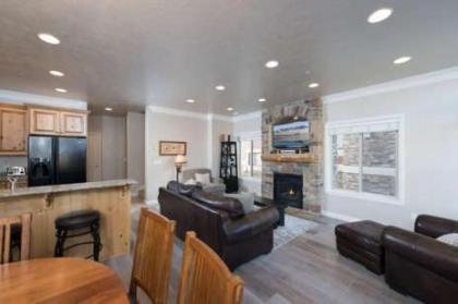 4 Bedroom Luxury Huntsville Utah Vacation Rental - 10 Mins From Snowbasin LS 43 - image 3