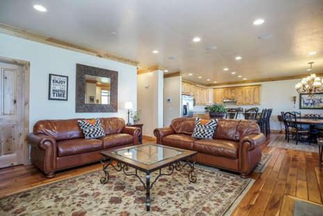 Lakefront Huntsville Utah Lodging Option - 3 Bedroom Sleeps 10 - main image