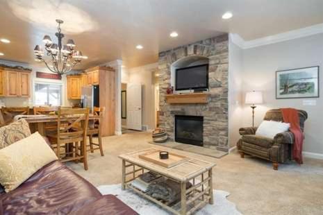 3 Bedroom Luxury Huntsville Utah Condo - Great Snowbasin Lodging - image 3