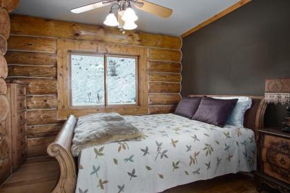 4 Bedroom Mountain Cabin in Huntsville Utah Sleeps 10 Home M - image 3