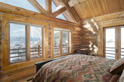 4 Bedroom Mountain Cabin in Huntsville Utah Sleeps 10 Home M - image 4