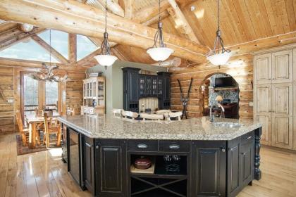 4 Bedroom Mountain Cabin in Huntsville Utah Sleeps 10 Home M - image 9