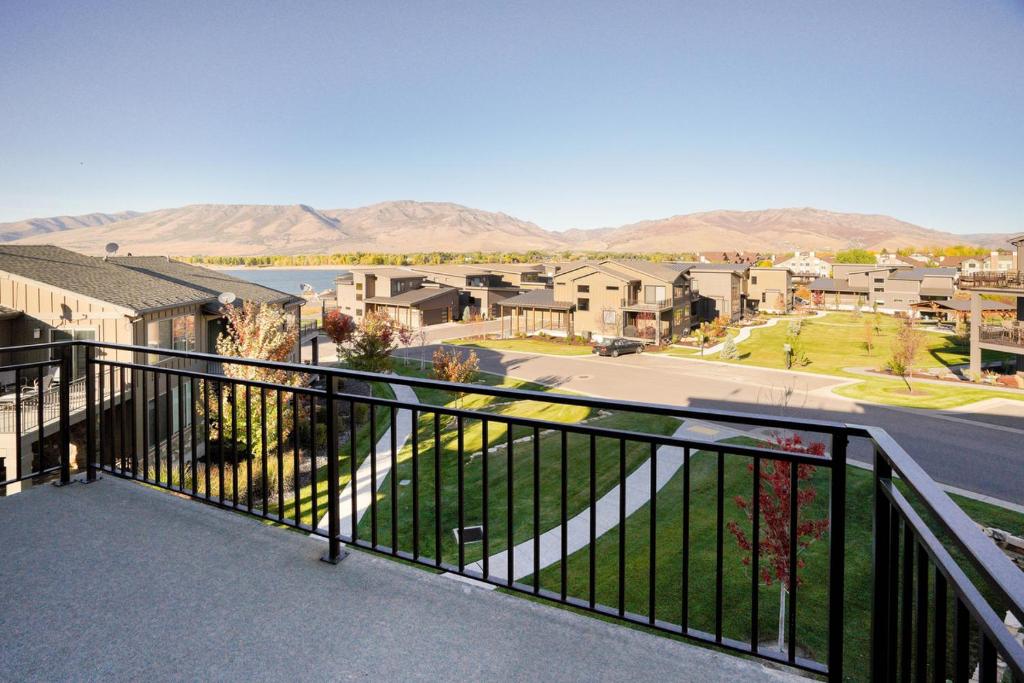 Gorgeous 3-Bedroom Huntsville Utah Vacation Rental near Pineview Reservoir 21 - image 5