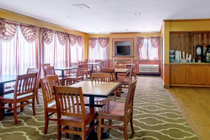 Quality Inn Huron - image 15