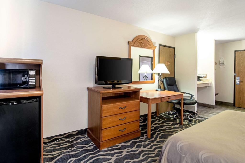 Quality Inn Huron - image 5