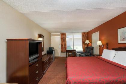 Days Inn by Wyndham Hurricane Mills - image 7