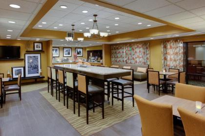 Hampton Inn Winfield Teays Valley - image 6