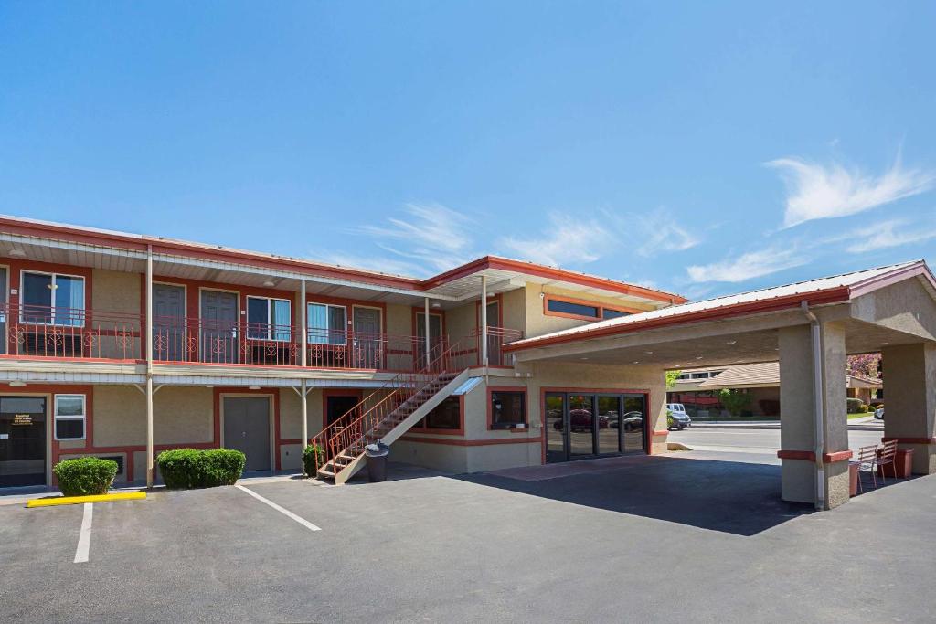 Econo Lodge Hurricane - Zion National Park Area - main image