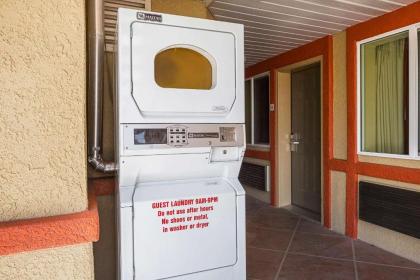 Econo Lodge Hurricane - Zion National Park Area - image 11