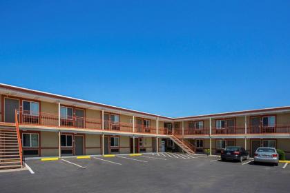 Econo Lodge Hurricane - Zion National Park Area - image 4