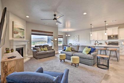 Newly Constructed Zion Village Townhome with Hot Tub - image 1