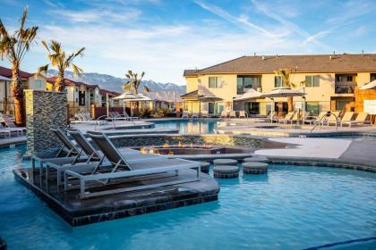 Newly Constructed Zion Village Townhome with Hot Tub - image 5