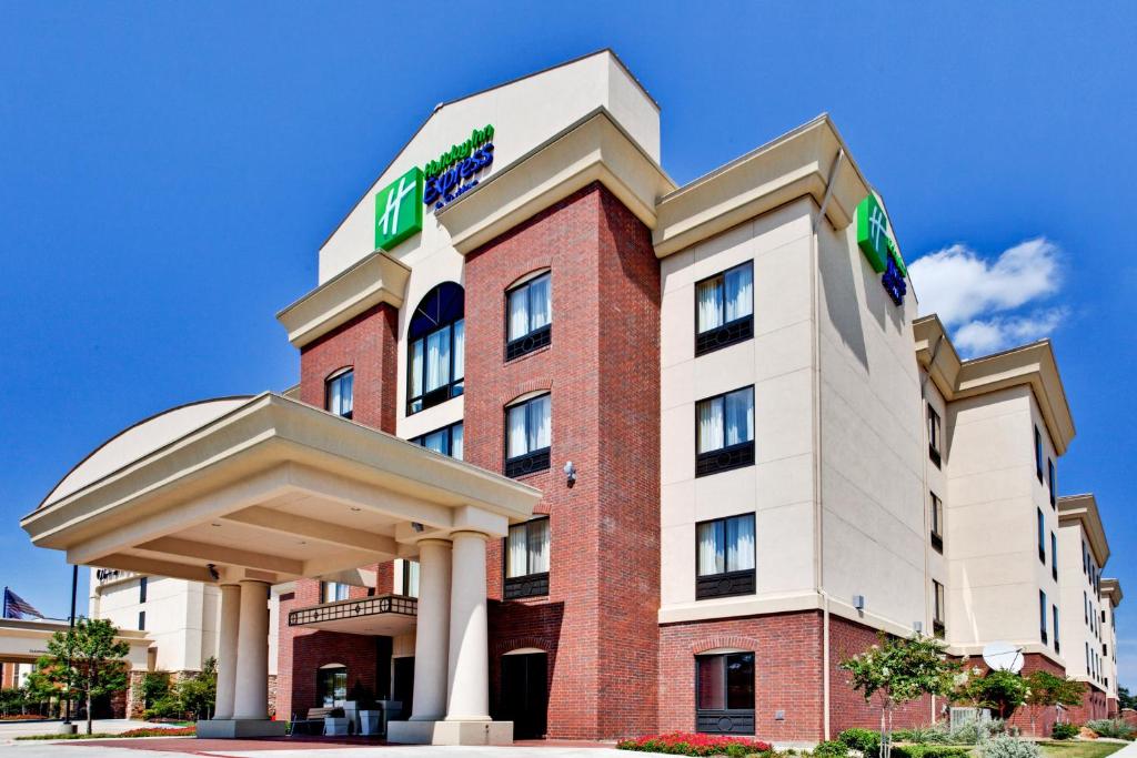 Holiday Inn Express Hotel & Suites DFW West - Hurst an IHG Hotel - main image