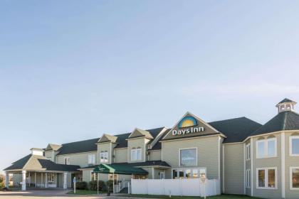 Days Inn by Wyndham Hutchinson - image 2