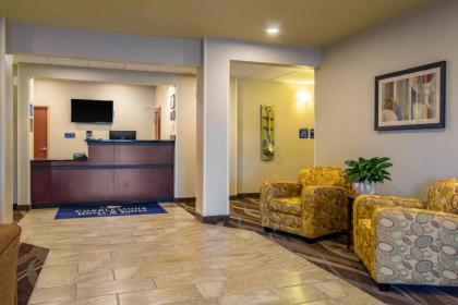 Cobblestone Hotel & Suites - Hutchinson - image 10