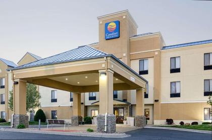 Comfort Inn & Suites - image 1