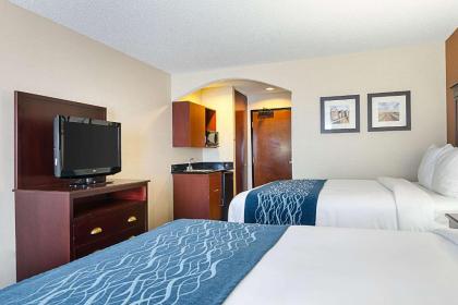 Comfort Inn & Suites - image 17