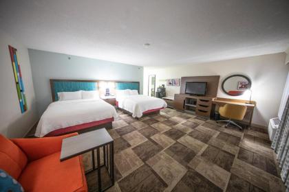 Hampton Inn Hutchinson - image 12