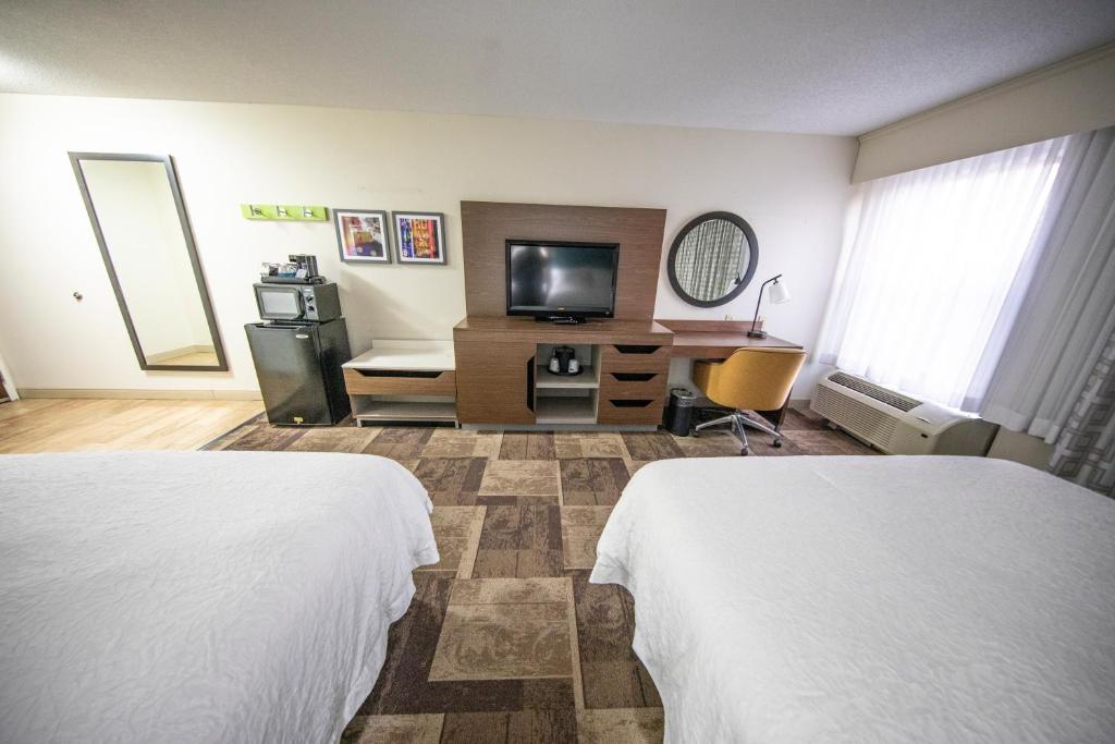 Hampton Inn Hutchinson - image 7