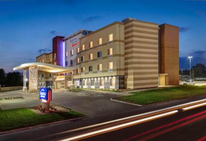 Fairfield Inn and Suites Hutchinson - image 1