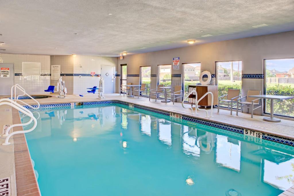 Holiday Inn Express Hotel & Suites Austin NE-Hutto an IHG Hotel - image 6