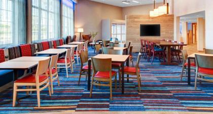 Fairfield Inn & Suites by Marriott Cape Cod Hyannis - image 2