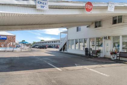 America's Best Value Inn & Suites/Hyannis - image 4