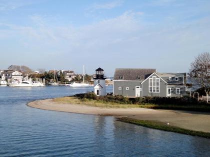 Hyannis Travel Inn - image 11