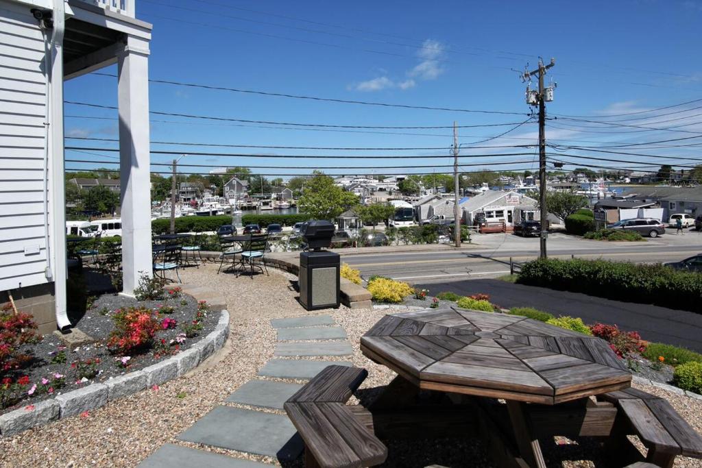 Cape Cod Harbor House Inn - image 6