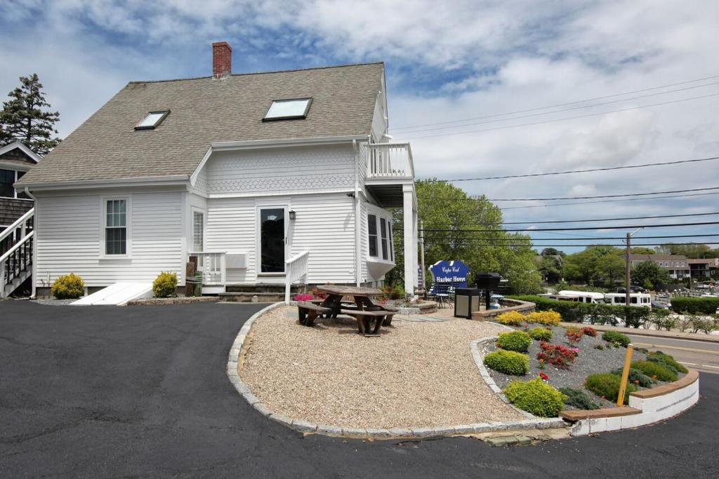 Cape Cod Harbor House Inn - image 7