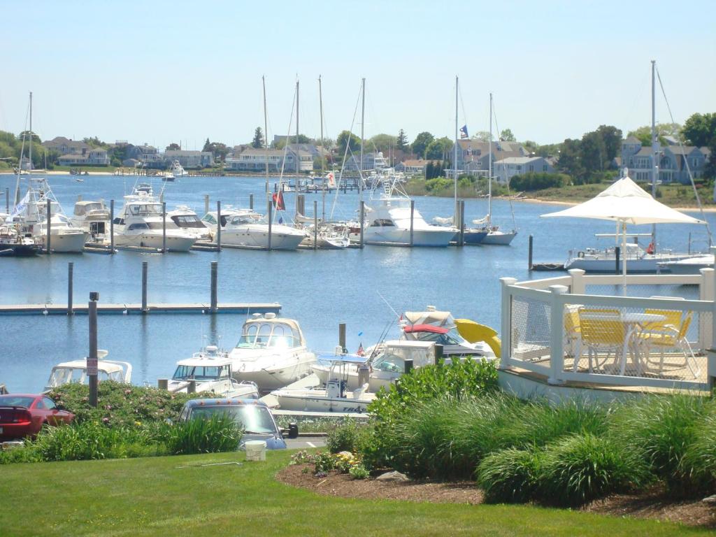 Anchor In Distinctive Waterfront Lodging - main image