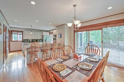 Charming Hyannis Home with Deck 0 2 Mi to the Beach - image 10