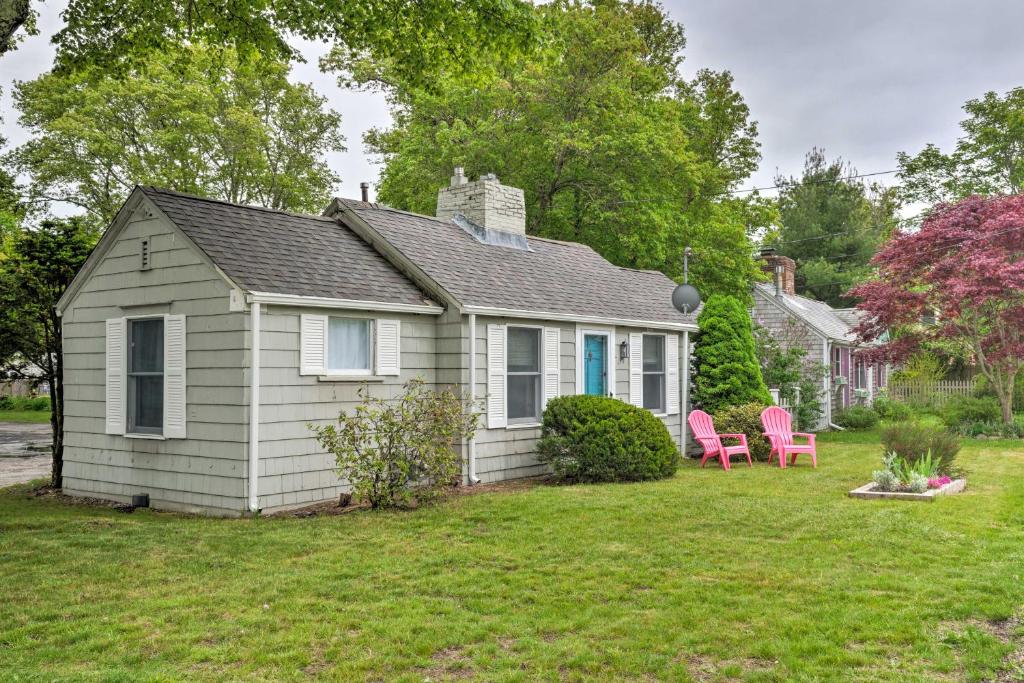 Cozy Sea Street Cottage - 1 Mile to Ferry Boats! - image 2