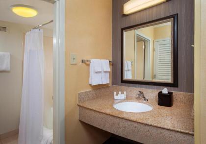 Courtyard by Marriott New Carrollton Landover - image 11