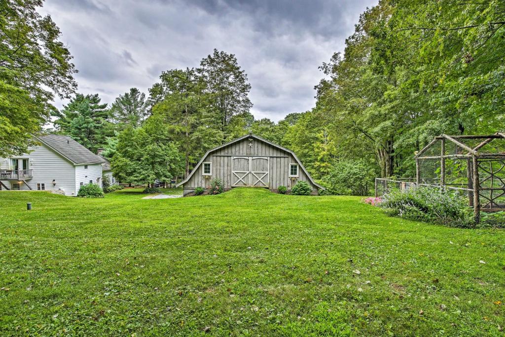 Enchanting Hudson Valley Farmhouse with Views! - image 2